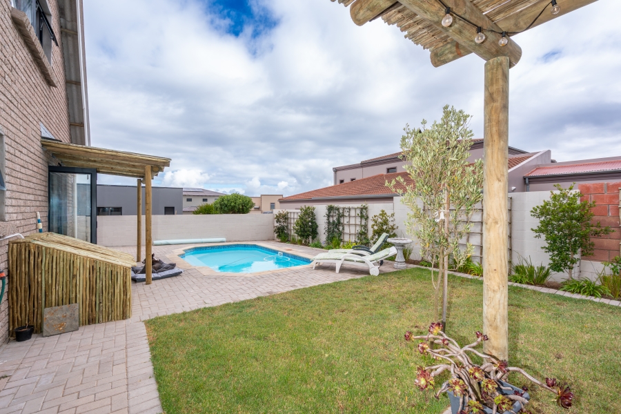 4 Bedroom Property for Sale in Myburgh Park Western Cape